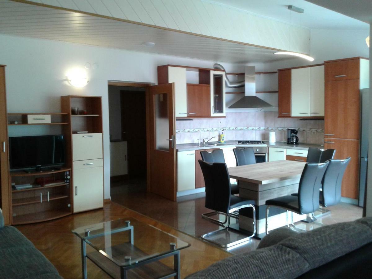 Apartment Nevena Omiš Exterior foto